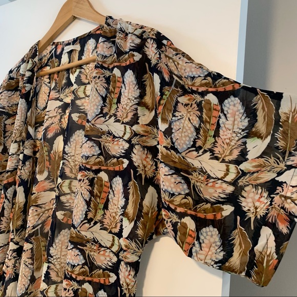 Rachael & Chloe | Feather Pattern Open Robe Top - Picture 3 of 12